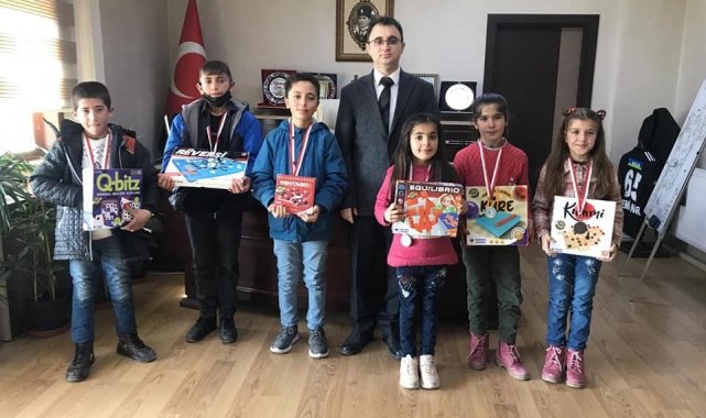 Kaymakam Nasır başarılı öğrencileri ödüllendirdi