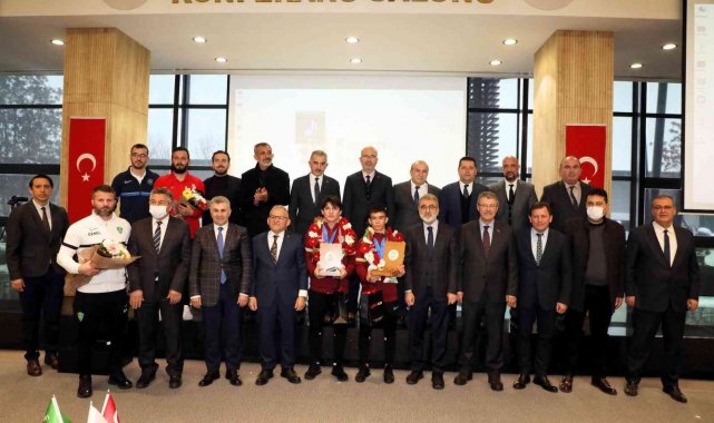 Kayseri Şeker şampiyon sporcularını ödüllendirdi