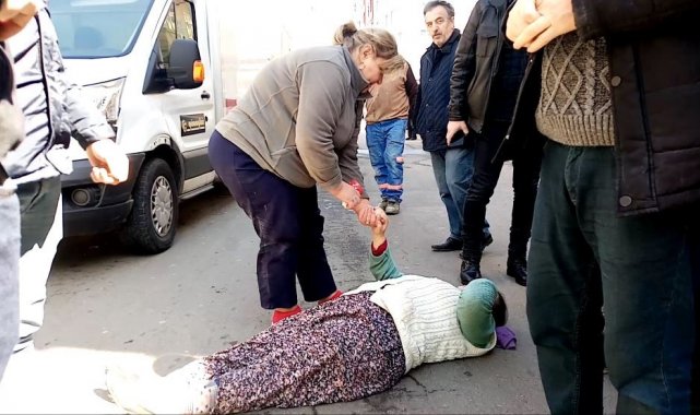 Kazada duygusal anlar: Yaralanan engelli genç kızın elini ambulans gelene kadar bırakmadı