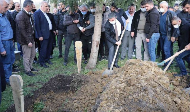 Kazada hayatını kaybeden genç defnedildi