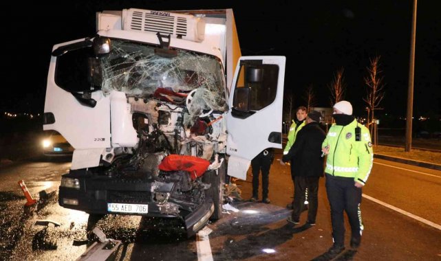 Kazada kabini hurdaya dönen kamyon sürücüsü ağır yaralandı