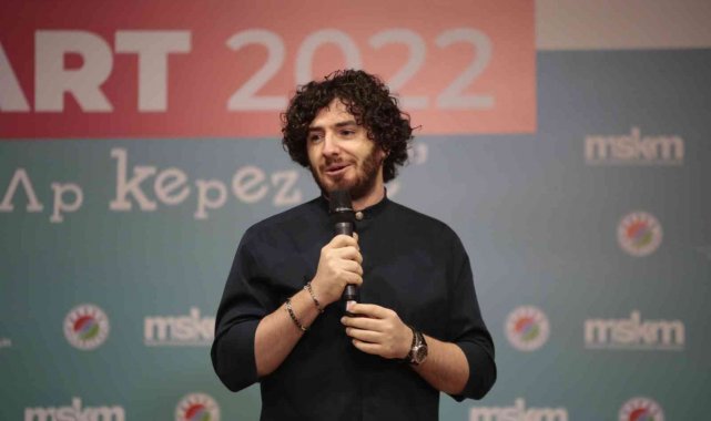 Kepez Kitap Fuarı'nda, ney sesi ile bütünleşen söyleşi