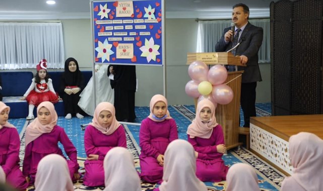 Kız Kur&#039;an Kursu öğrencilerinden anlamlı program