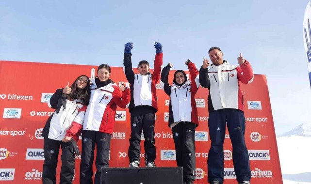 Kızak Şampiyonası'nda Türkiye birincisi oldular