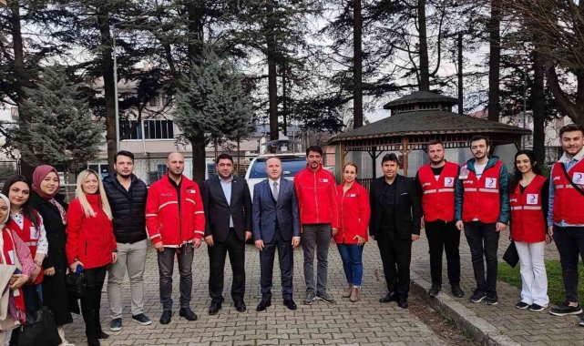 Kızılay sevgi evlerinde çocuklarla kucaklaştı