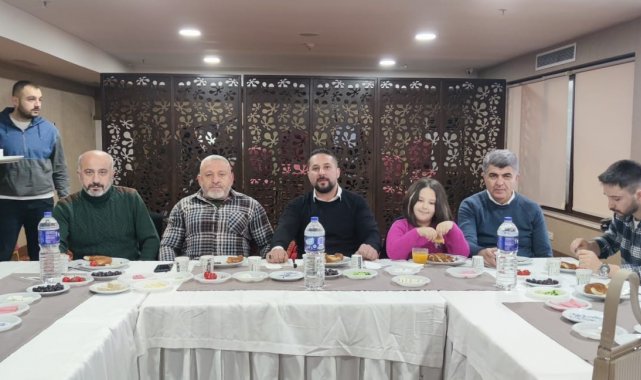 Kızılay yönetimi gençlerle kahvaltıda buluştu