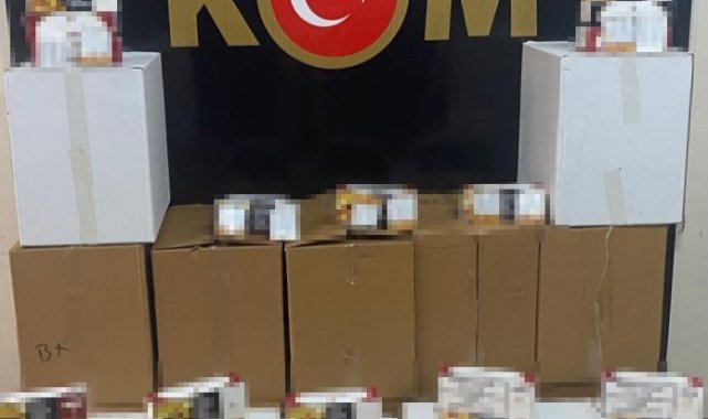 Kolilerden kaçak makaron fışkırdı