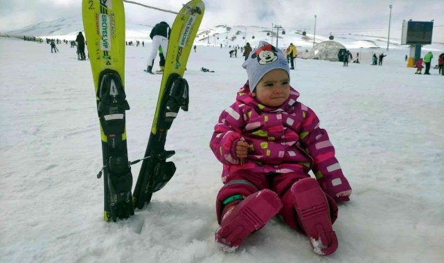 Konuşmayı öğrenemeden kayak yapmayı öğrendi