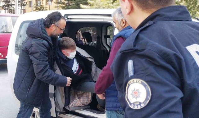 Konya'da çocukla birlikte araç gasp eden şüpheli adliyede