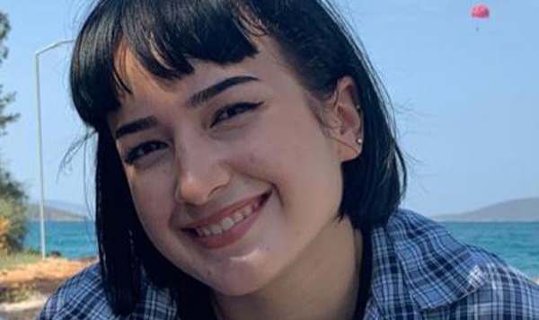 Köpeklerden kaçarken otomobilin çarptığı Rabia yaşama tutunamadı