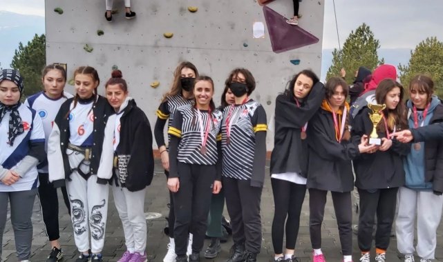 Köprüören Tek Termik Ortaokulu Spor Tırmanışı Dalı'nda 5 kupa kazandı