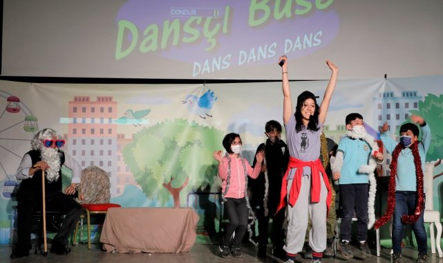 Körfezli çocuklar Dansçı Buse&#039;yle eğlendi
