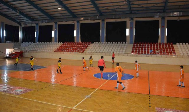 Korkuteli'nde okullar arası futsal turnuvası başladı
