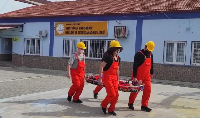 Köyceğiz'de gerçekleştirilen deprem tatbikatı gerçeği aratmadı