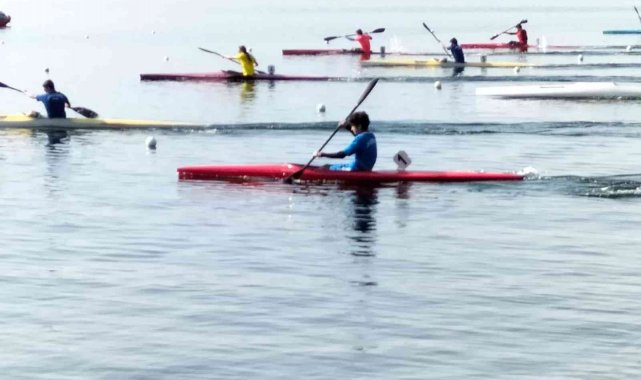 Köyceğiz'de Orman Şehitleri adına düzenlenen kano yarışları başladı
