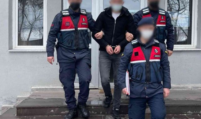 Köydeki ev ve iş yerlerine dadanan şahıs jandarmadan kaçamadı