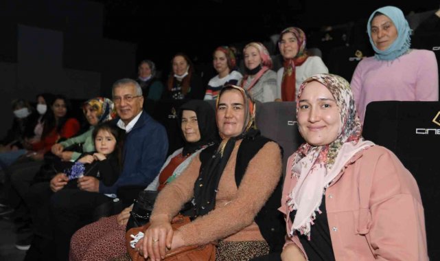 Köylü kadınlara sinema sürprizi