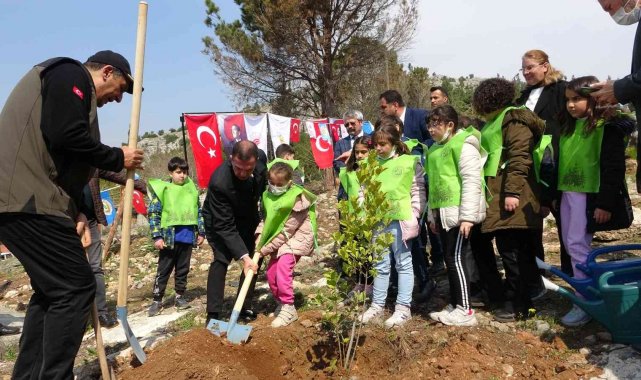 Kozan&#039;da yanan ormanlar yeniden fidanla buluşuyor