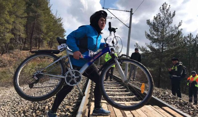 Kros Duatlon Türkiye Şampiyonası Dursunbey&#039;de gerçekleşti