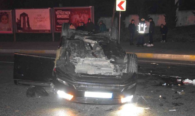 Küçükçekmece&#039;de otomobil takla attı: 1&#039;i ağır 6 kişi yaralandı