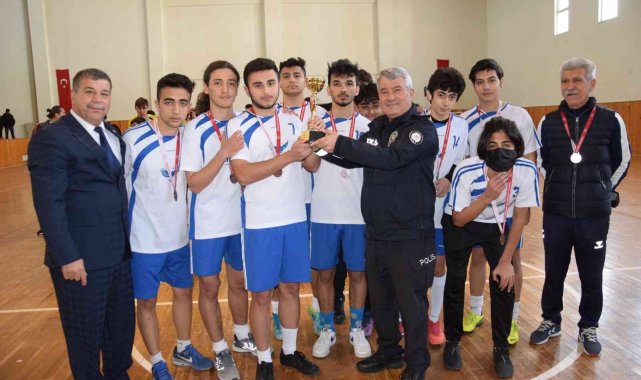 Kumluca Genç Erkekler Futbol Turnuvasının şampiyonu belli oldu