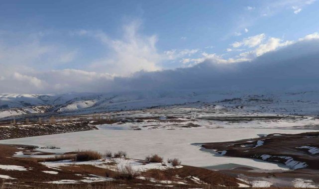 Kurak görünümlü Çayırlı Göleti kar yağışıyla hayat buldu