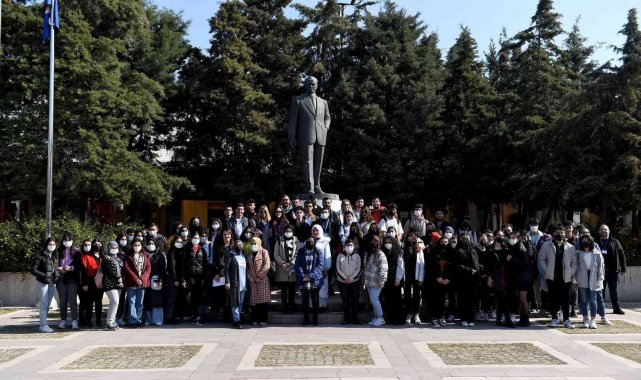 Kurs merkezi öğrencileri, üniversiteyi gezdi