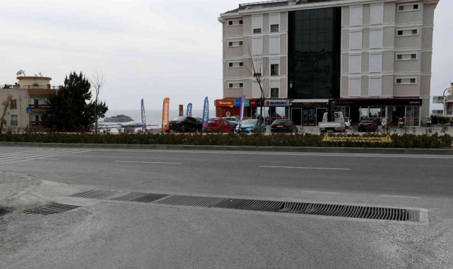 Kuşadası&#039;nda hırsızlar yağmur suyu ızgaralarına dadandı