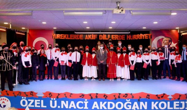 Kuşadası'nda İstiklal Marşı'nın kabul edişinin 101'inci yıl dönümü törenle kutlandı