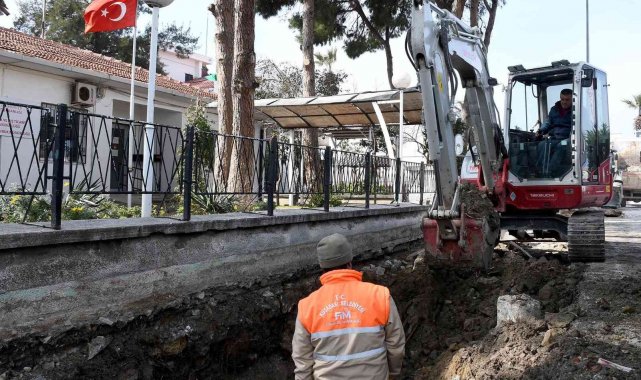 Kuşadası'ndaki tarihi çarşıda yenileme çalışmaları sürüyor