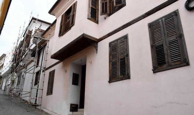 Kuşadası'nın iki tarihi evi kültür ve sanat merkezine dönüşüyor