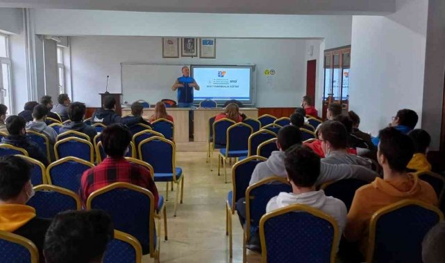 Kütahya'da lise öğretmen ve öğrencilerine okul afet farkındalık eğitimi