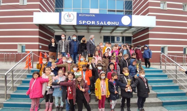 Kütahya'da okullar arası minikler satranç müsabakaları