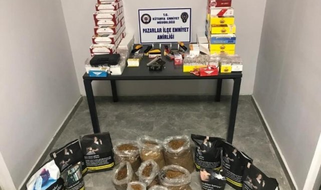Kütahya&#039;da polisin &#039;dur&#039; ihtarına uymayan araçtan kaçak tütün ve kurusıkı silah çıktı