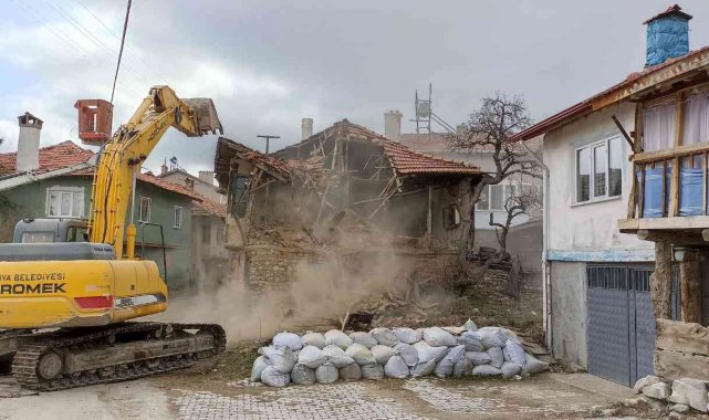 Kütahya'da yıkılmaya ve çökmeye meyilli 285 yapı ortadan kaldırıldı
