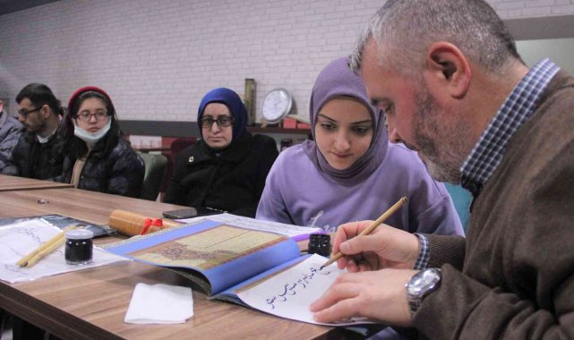 Kütahya'daki 'Hüsn-i hat Kursu'na ilgi