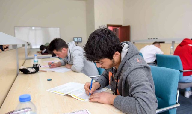 Kütüphanelerde TYT hazırlığı