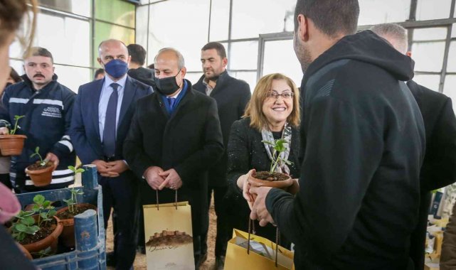 Madde bağımlısı gençlerle birlikte fidan dikti