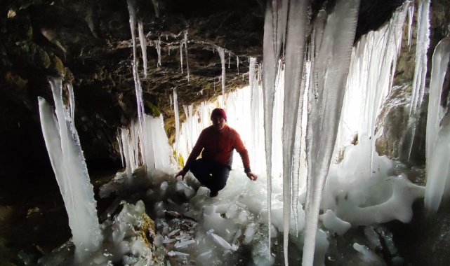 Mağaralarda dev buz sarkıtları oluştu