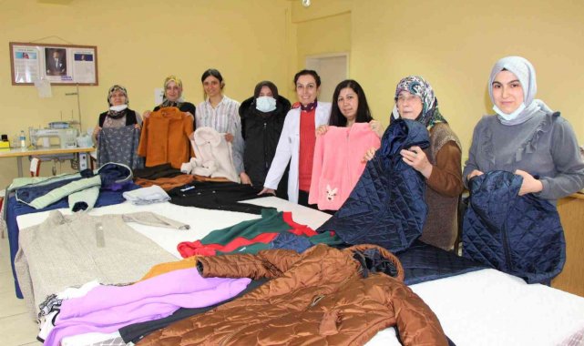 Mağazalarda beğendikleri pahalı kıyafetleri kendileri diktiler