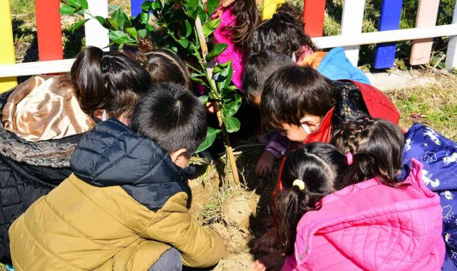 Manavgat&#039;ta 120 çocuk fidan dikti