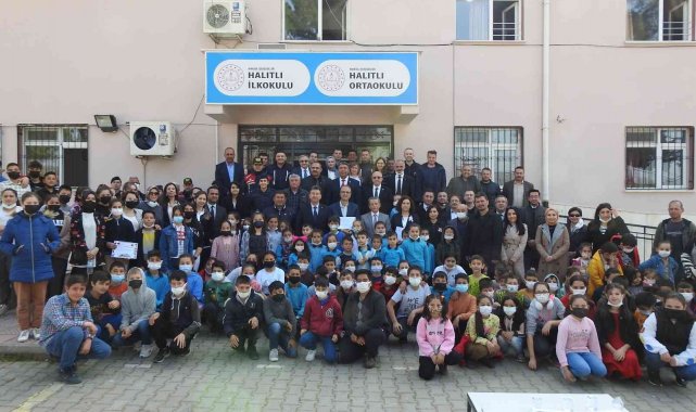 Manisa Açık Ceza İnfaz Kurumu'ndan kardeş okula kütüphane ve teknik destek yardımı