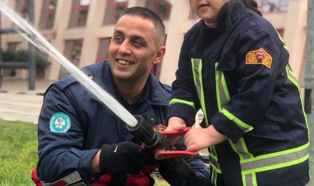 Manisa itfaiyesi özel konuğunu ağırladı