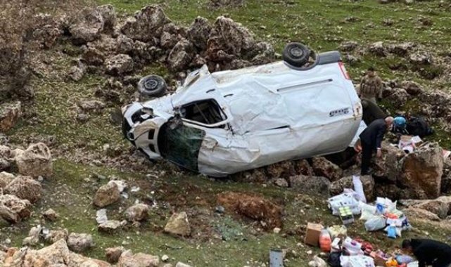 Mardin&#039;de kamyonet şarampole yuvarlandı: 12 kişi yaralandı