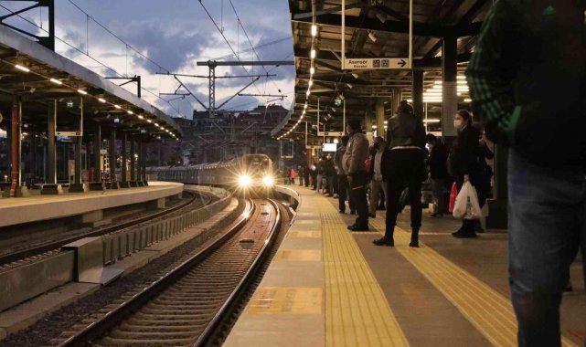 Marmaray, rekor tazeledi; bir günde 580 binden fazla yolcu taşındı