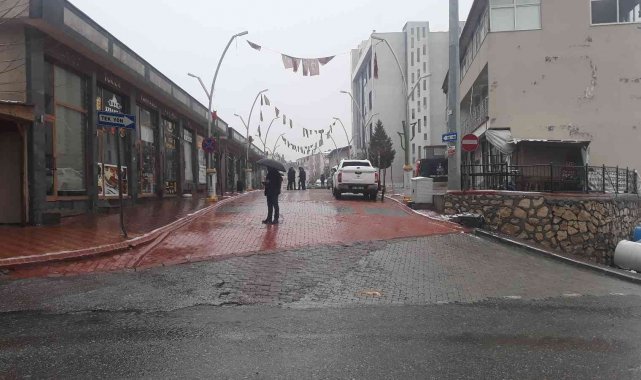Mart ayında lapa lapa kar yağdı, Kulp yeniden beyaza büründü