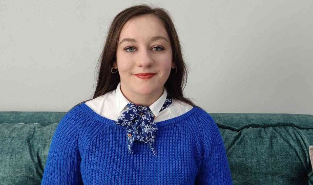 Masalcı abla...Çocuklar ondan masal dinlemek için sıraya giriyor