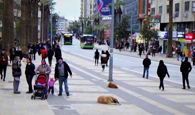 Maske zorunluğunun kalkması Denizlilileri ikiye böldü