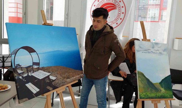 Maviyle yeşilin buluştuğu şehrin güzelliklerini tuvale taşıdılar