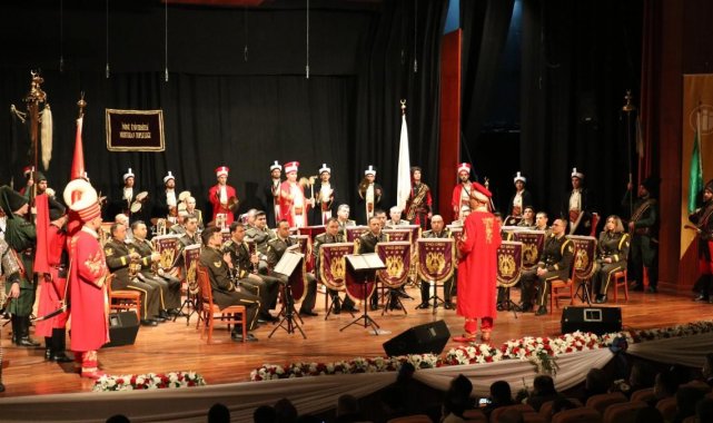 Mehteran ve askeri orkestra aynı sahnede
